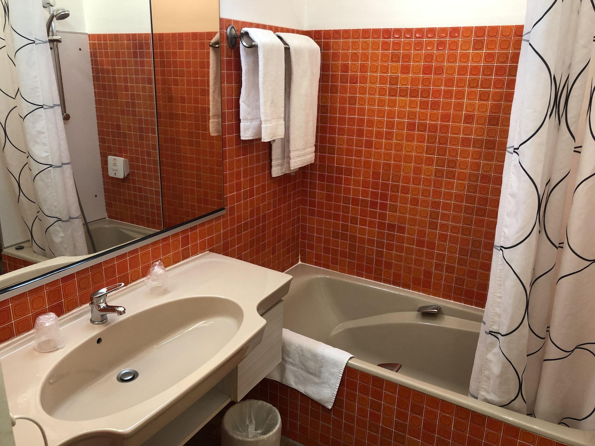 Adonis Lyon Est Hotel Artys Saint-Priest-en-Jarez 외부 사진