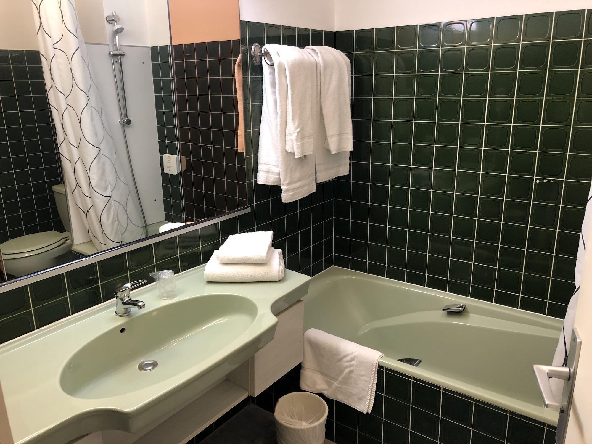 Adonis Lyon Est Hotel Artys Saint-Priest-en-Jarez 외부 사진