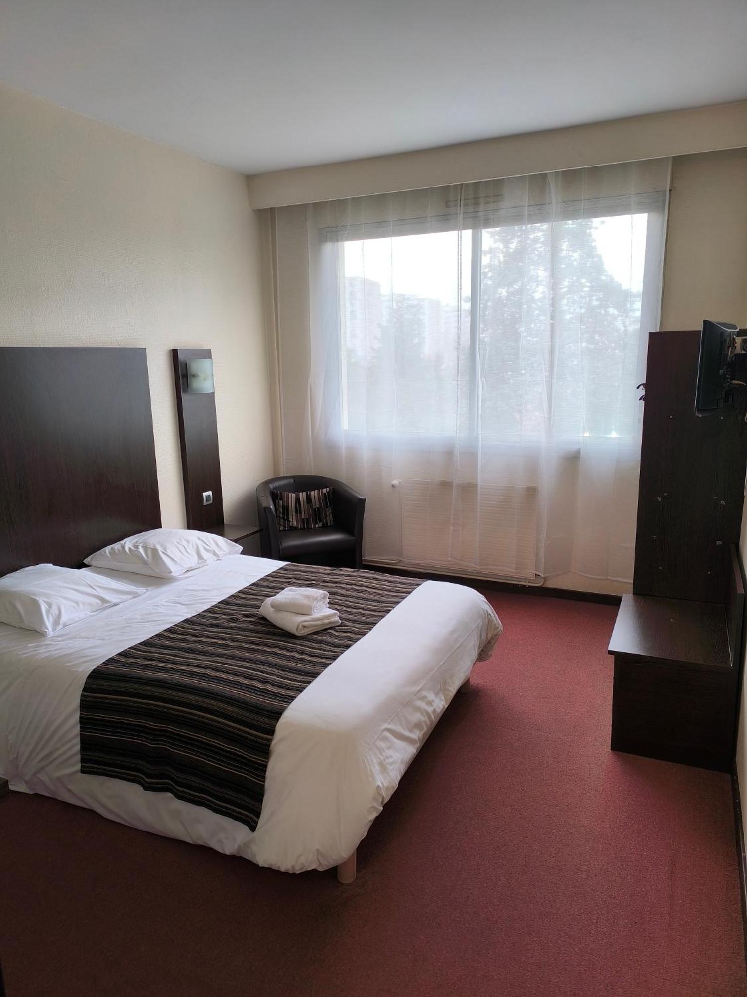 Adonis Lyon Est Hotel Artys Saint-Priest-en-Jarez 외부 사진