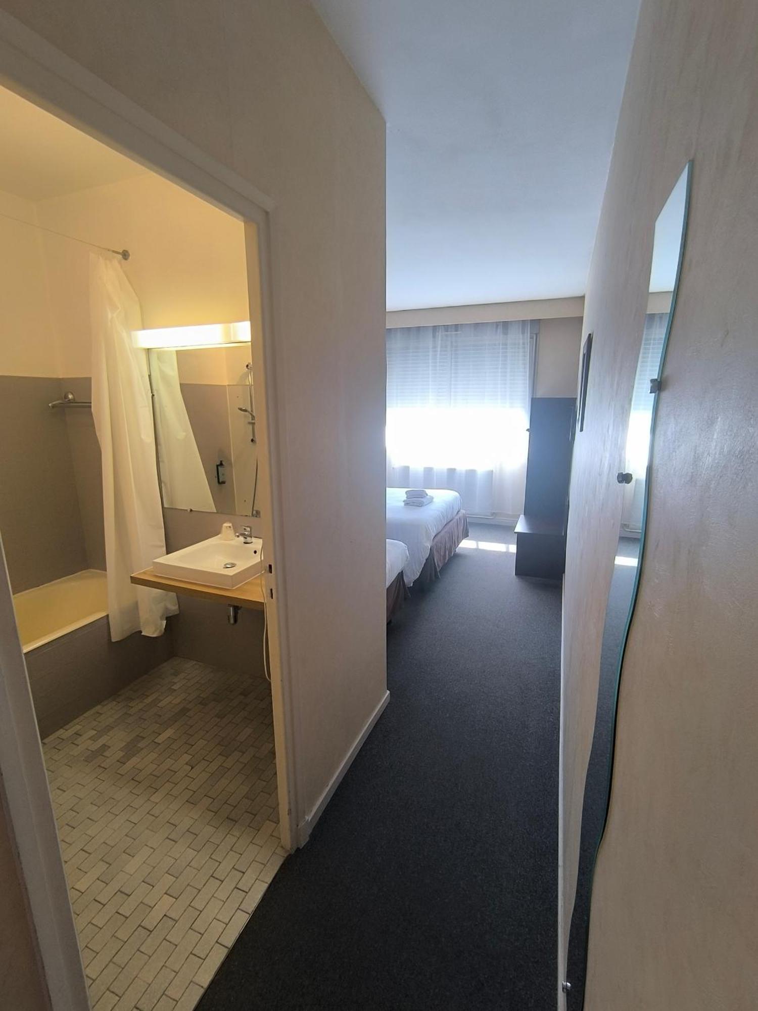 Adonis Lyon Est Hotel Artys Saint-Priest-en-Jarez 외부 사진