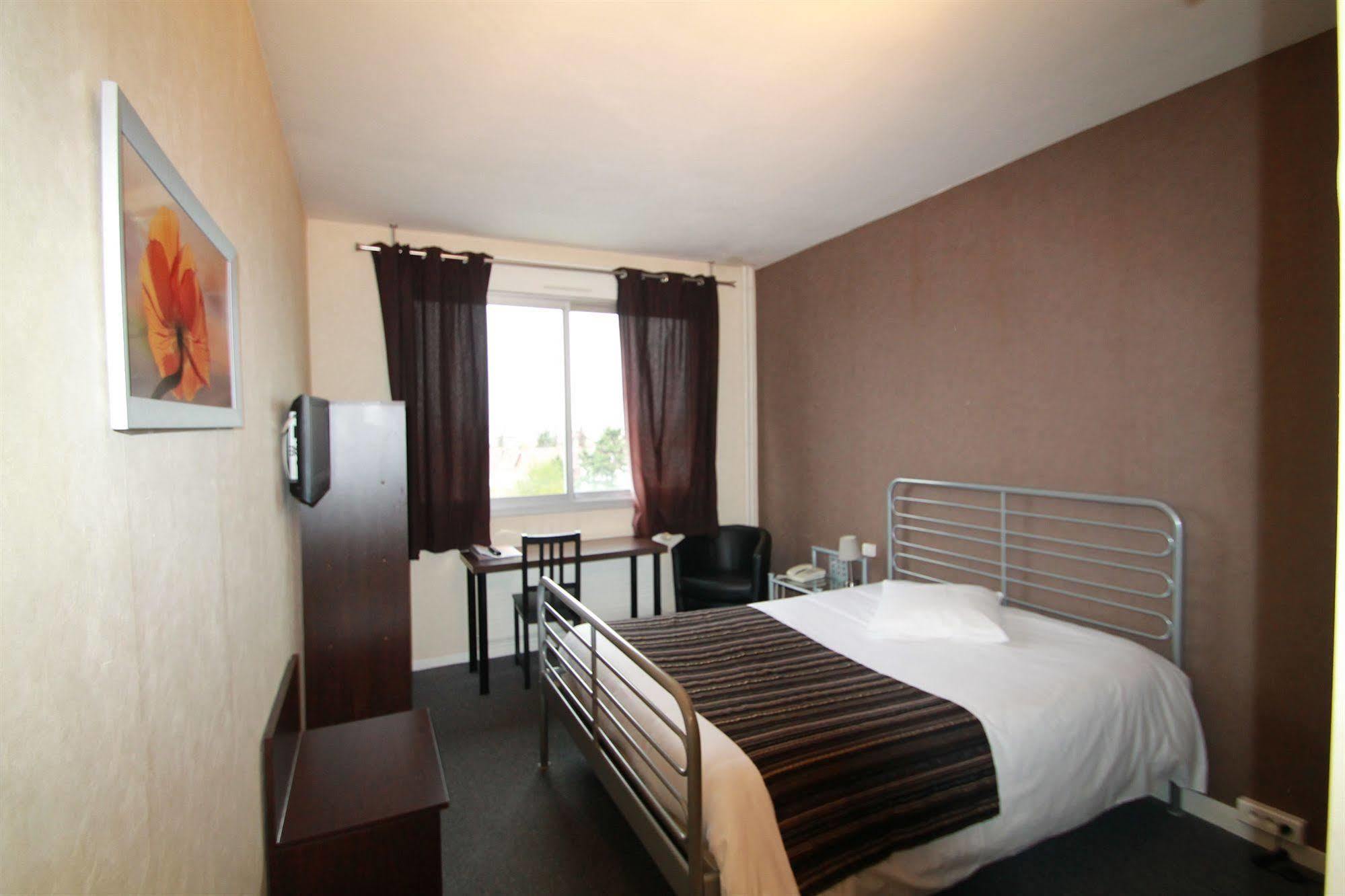 Adonis Lyon Est Hotel Artys Saint-Priest-en-Jarez 외부 사진