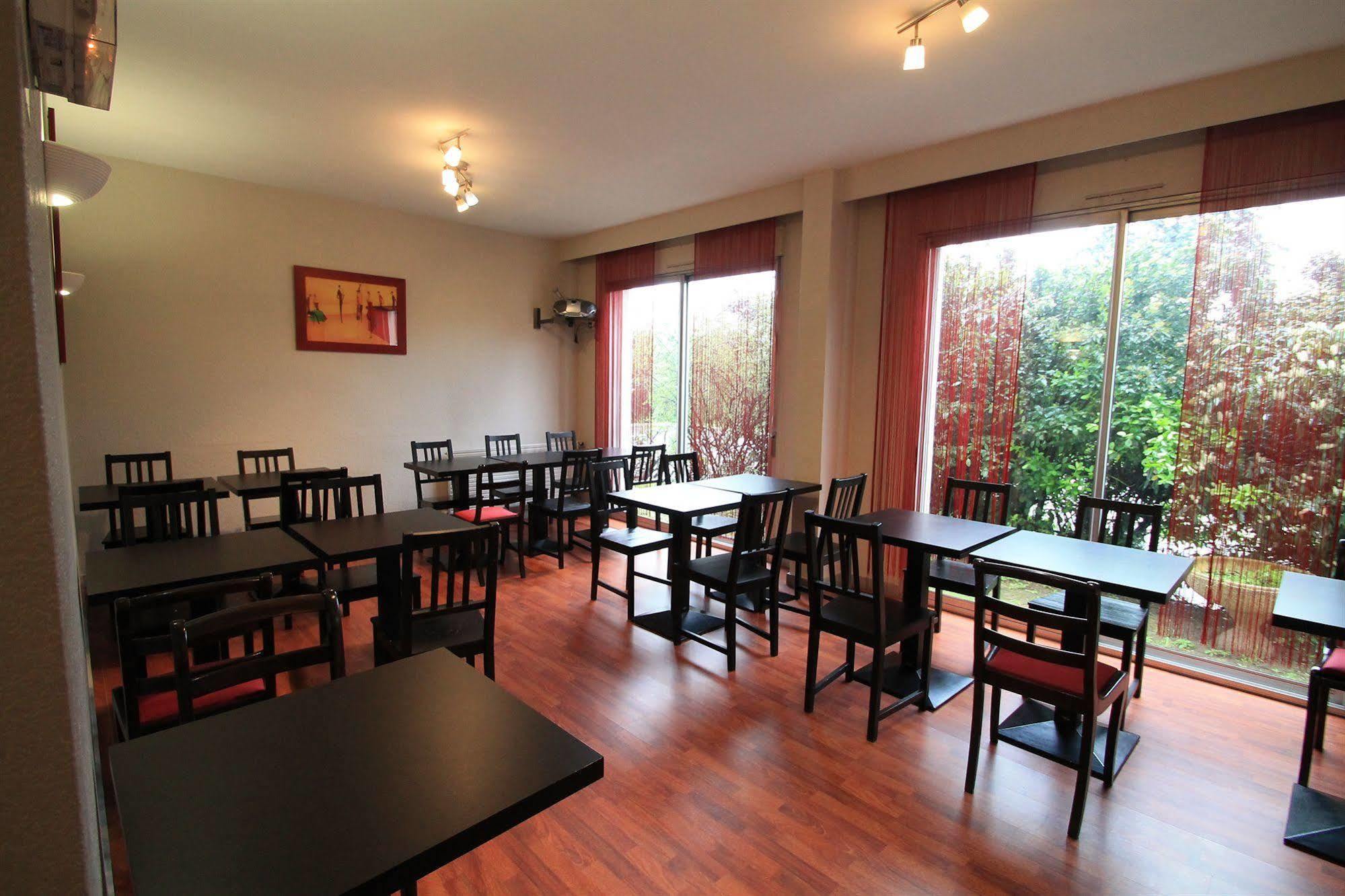 Adonis Lyon Est Hotel Artys Saint-Priest-en-Jarez 외부 사진