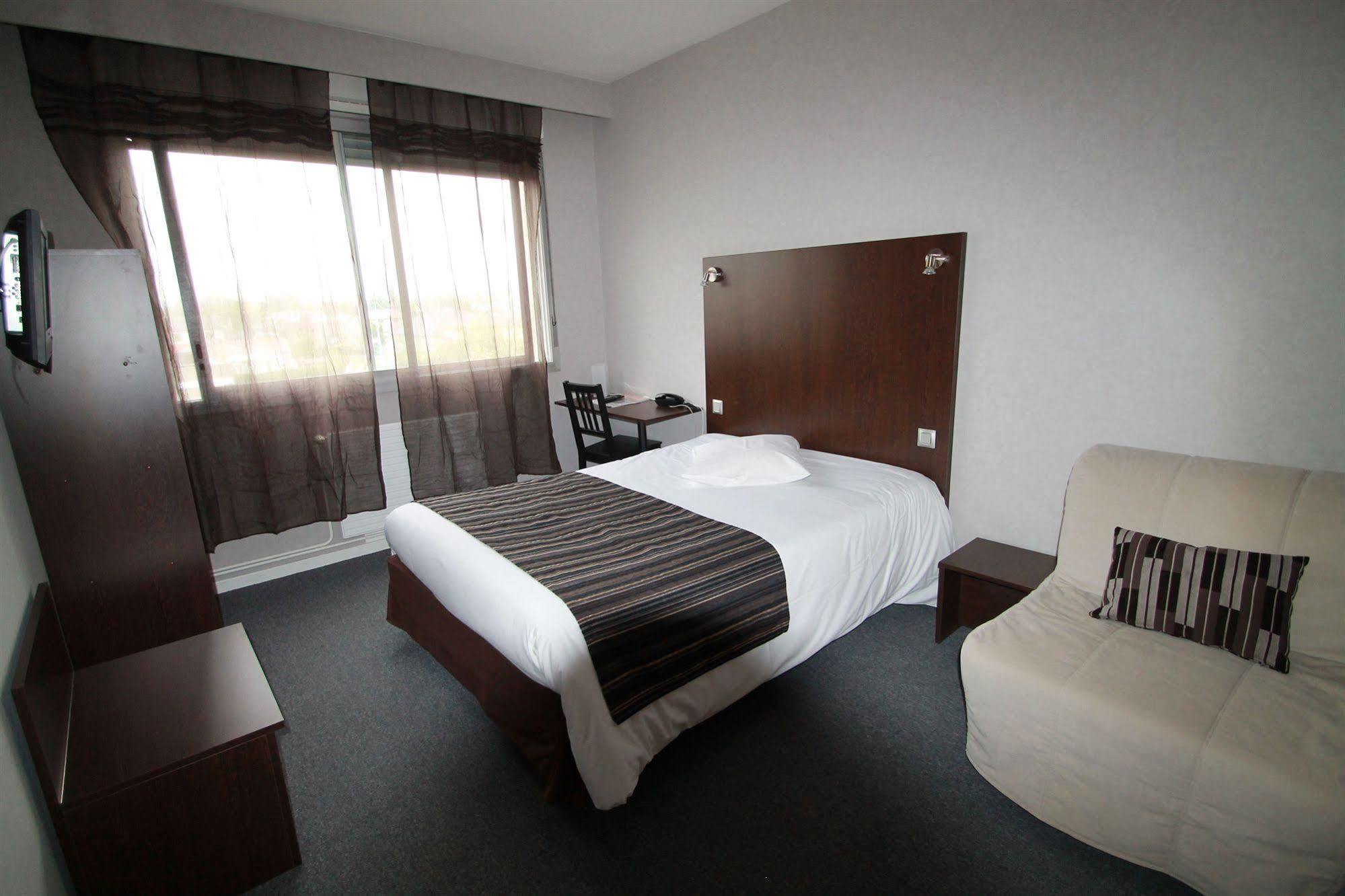 Adonis Lyon Est Hotel Artys Saint-Priest-en-Jarez 외부 사진